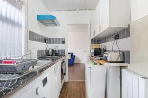 Queen Marys - 2 Ensuites - Wi-Fi - Free Parking