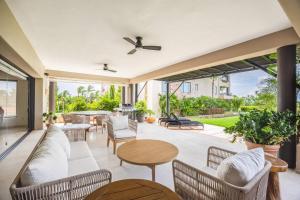 Luxury Ground-Floor Condo 3 bed 4 and half bath