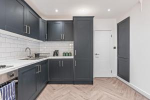 #88 Beautiful Bedworth 4 Bedroom Home with Parking