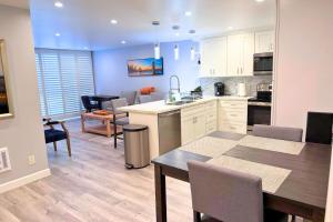 Contemporary Art-Filled Apartment in Brentwood Willow.