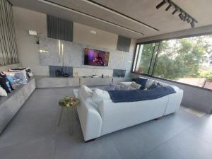 LÀ BELLA, A casa mais bonita do Indaiá-Bertioga