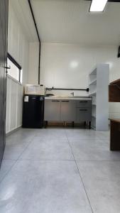 Ap Conteiner, térreo- studio moderno 7min da praia de carro!