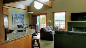 Heavenly Waterfront Retreat - Boat dock, DEEP cove