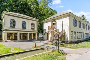 Creekside Fun Dog-friendly, Games & Fire Pit