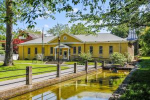 Creekside Fun Dog-friendly, Games & Fire Pit