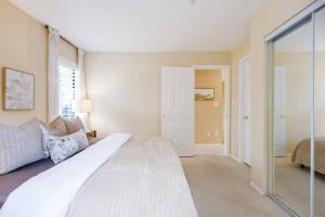 Free St ParkingEntire Local Family HouseSleep 8!