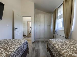 Rustic Villa Perosa With Heating Pool