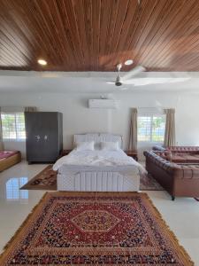 Rps Swarga Luxury Farmhouse, Kondapochamma