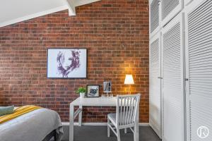 Norwood Urban Sanctuary Condo 2b1b free parking