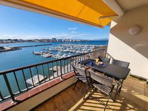 Apartamento con terraza privada en LEscala, cerca de la playa - HISP-236-162