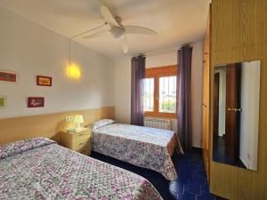 Casa familiar con terraza y piscina en LEscala - HISP-236-204