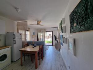 Apartamento en planta baja con terraza a 200m del puerto, LEscala - HISP-236-211