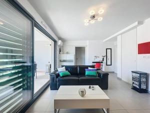 Superbe T2 moderne avec terrasse, climatisation et parking à La Ciotat - FR-1-770-67