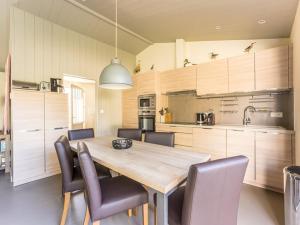 Maison familiale de 6 pers à 50m de la plage à La Flotte - FR-1-835-37