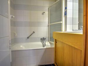 Appartement spacieux près du Pleney, 3 chambres, cheminée - FR-1-524-144