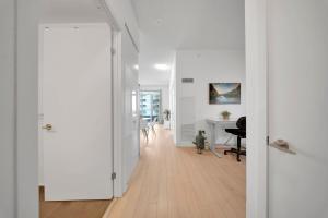 Tranquil Lakeside Suite Toronto