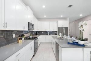 6 Bedrooms 5 Bathrooms Champions Gate 9223Sh