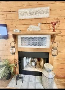 Cozy Rustic Cabin, Fireplace, Ultimate Relaxation