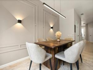 3 Bedrooms 3 Bathrooms Windsor Palms 2318Sp