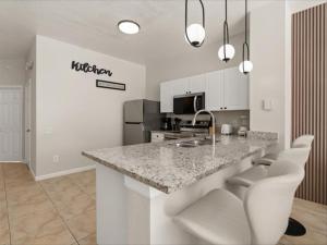 3 Bedrooms 3 Bathrooms Windsor Palms 2318Sp