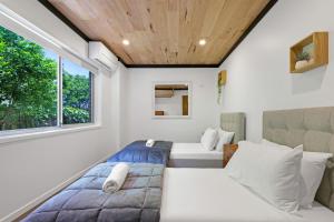 Renovated Beach Escape in Surfers, Surf at Your Door, Cavill a Short Stroll
