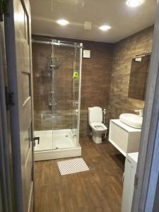 15th Floor flat with Fireplace & 3 big Balconies