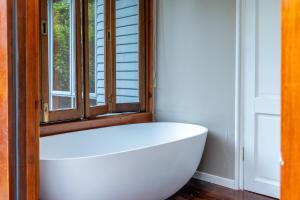 The Cabin Luxury Safari Villa, Private Pool, Hot tub, Outdoor Shower, Giraffe Tower, Free Standing Bath, Private Game Reserve, Romantic Getaway, Ultimate Bush Luxury