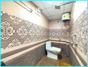 Banke Bihari Mandir The Shree Hit Radha Mohan Premium Hotel Near Mandir Shri Gopinath Ji - Free Wifi and Room Service - Fully Air conditioning Comfortable Room - Affordable Hotels at Prime Location