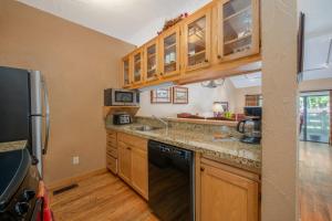 RMR: Cinquefoil 1614 Condo in The AspensWilsonWY