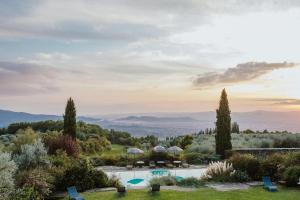 Historic Villa Among Olive Groves In Arezzo