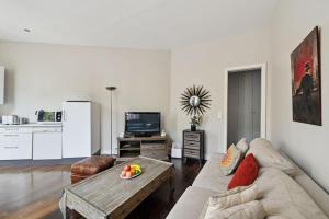 Champs-Élysées & Arc de Triomphe - Paris Vacation Rentals