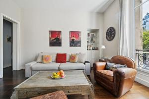 Champs-Élysées & Arc de Triomphe - Paris Vacation Rentals