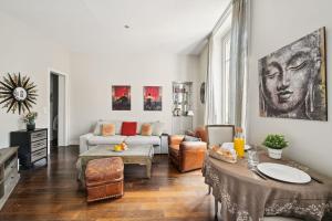 Champs-Élysées & Arc de Triomphe - Paris Vacation Rentals