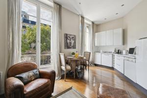 Champs-Élysées & Arc de Triomphe - Paris Vacation Rentals