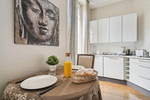 Champs-Élysées & Arc de Triomphe - Paris Vacation Rentals