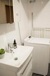 Apartment with Great Connections near Airport, Tikkurila