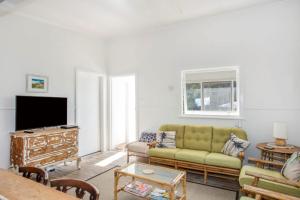 Retro Beach Cottage - classic surf getaway