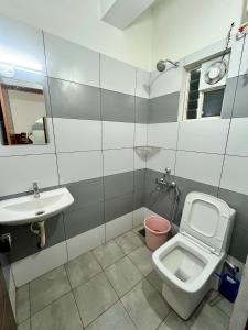 Ample Homes 2BHK Retreat Near to AIMS edappally