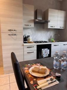 "Coccole nel borgo" 2min to outlet apartment with terrace