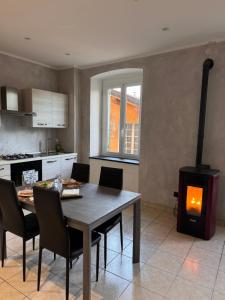 "Coccole nel borgo" 2min to outlet apartment with terrace