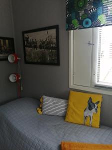 Huone kahdelle, oma sisäänkäynti ja pysäköinti