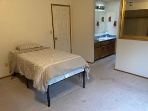 Private house guest rooms in Bellevue, WA