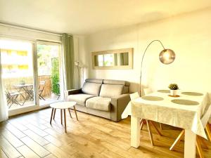 Modern and peaceful flat with terrace and parking