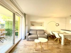 Modern and peaceful flat with terrace and parking