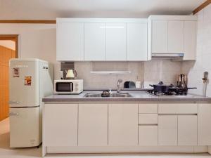 Sunny Stay Gongdeok Station