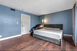 2 Bed Apartment with Private Terrace Near SoFi