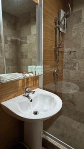 Elliannah Pines Hotel