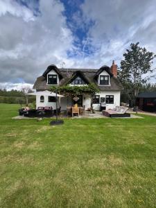 Beautiful Thatched Cottage Windsor Ascot Bracknell