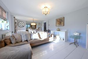 Beautiful Thatched Cottage Windsor Ascot Bracknell