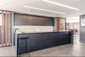 Lineal with SuperSized TV & Backup water power